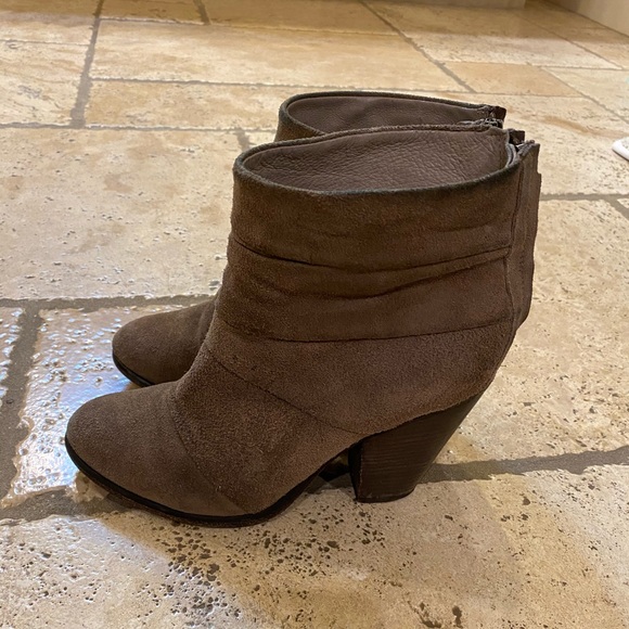 Steve Madden suede bootie - Picture 3 of 5